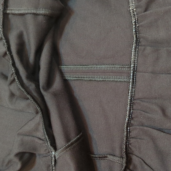 The Limited Collection Women's Black Sleeveless Peplum Top w/Necklace Size Med. - Picture 10 of 13